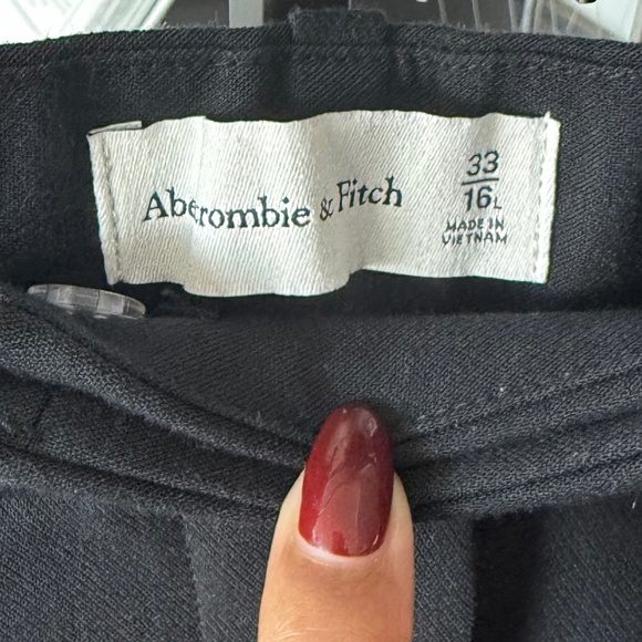 Abercrombie Ankle Grazing Tapered Pants - Black, Long Length - Picture 4 of 4